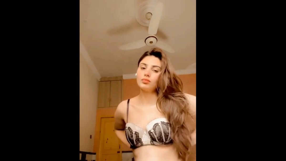 Pakistani Girl Removing clothes on cam