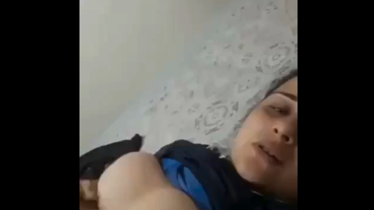 Indian Desi Aunty Making Her Sex Video in Home